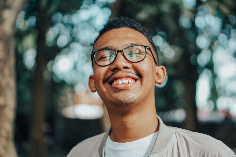 What are the benefits of laughter yoga?