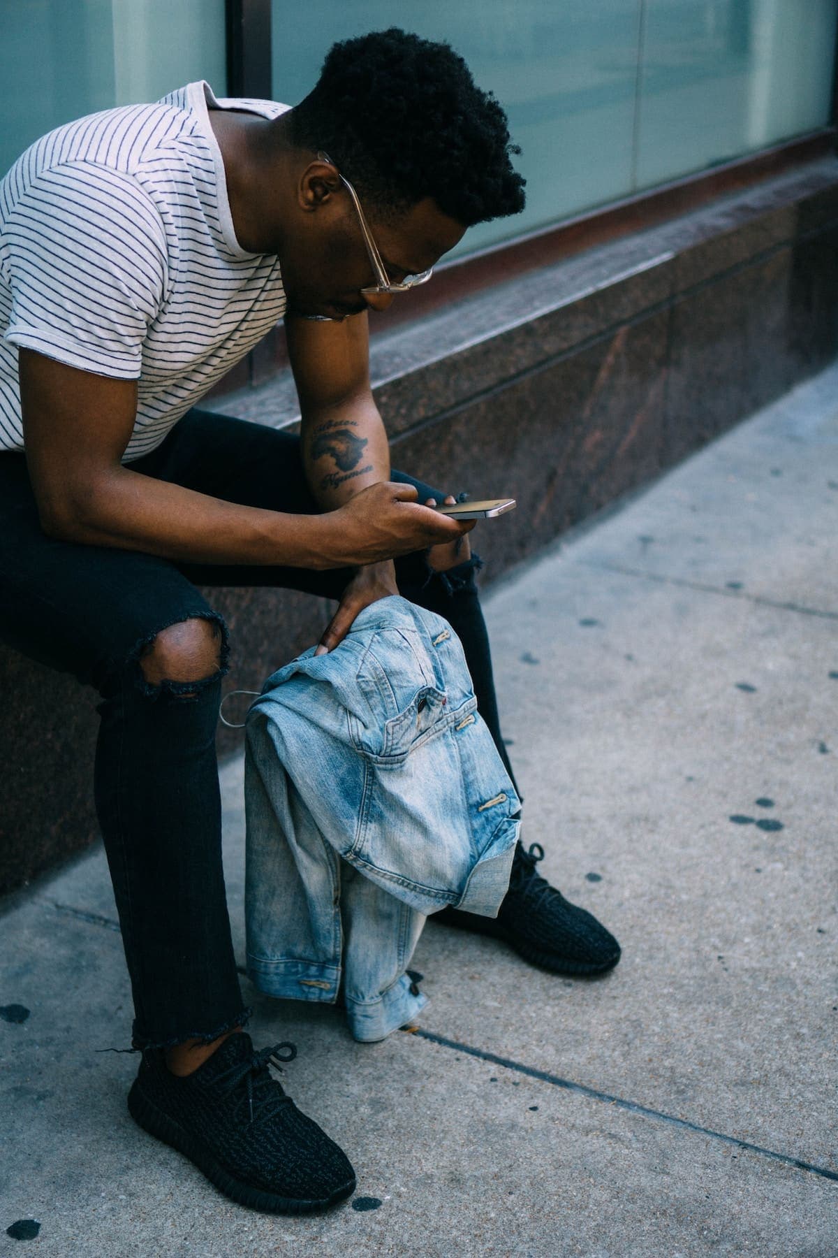 derick-anies-120213-unsplash-min