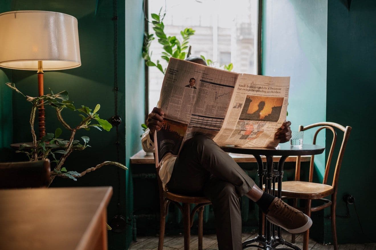 4 effective ways to stay informed with global events without panicking